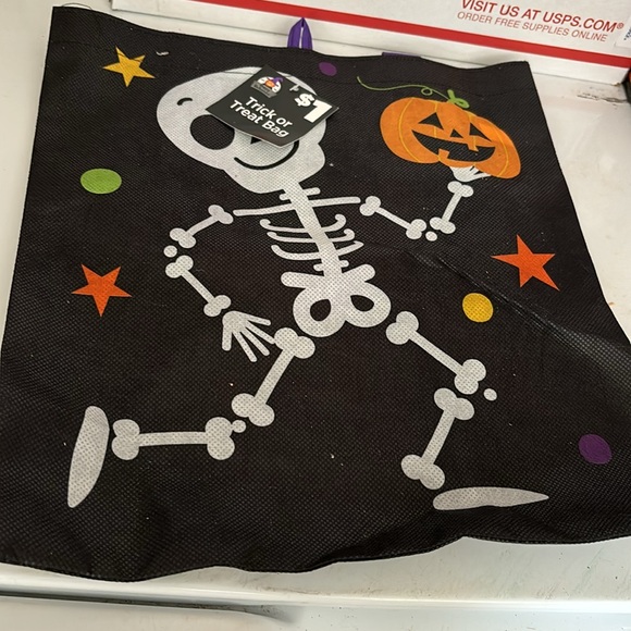 NWT 7 Piece Halloween Skeleton Bundle Bag Gloves Fright Creepy Cup Mask Make Up - Picture 12 of 16